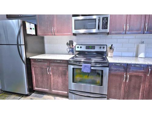 219-901 Mountain Street, Canmore, AB - Indoor Photo Showing Kitchen