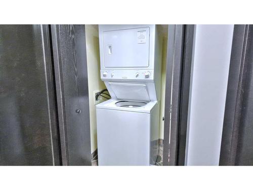 219-901 Mountain Street, Canmore, AB - Indoor Photo Showing Laundry Room