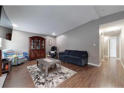 1217 Southshore Drive West, Canyon Creek, AB - Indoor Photo Showing Living Room