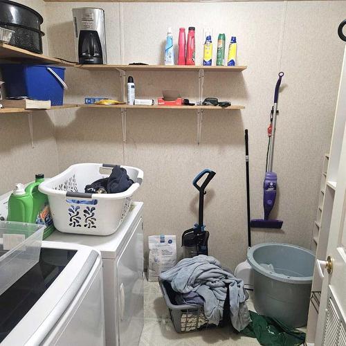 4001 6A Avenue, Edson, AB - Indoor Photo Showing Laundry Room