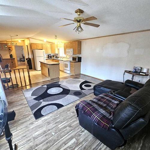 4001 6A Avenue, Edson, AB - Indoor Photo Showing Living Room