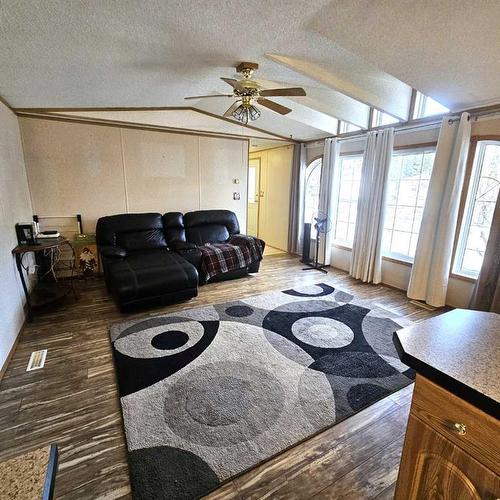 4001 6A Avenue, Edson, AB - Indoor Photo Showing Kitchen