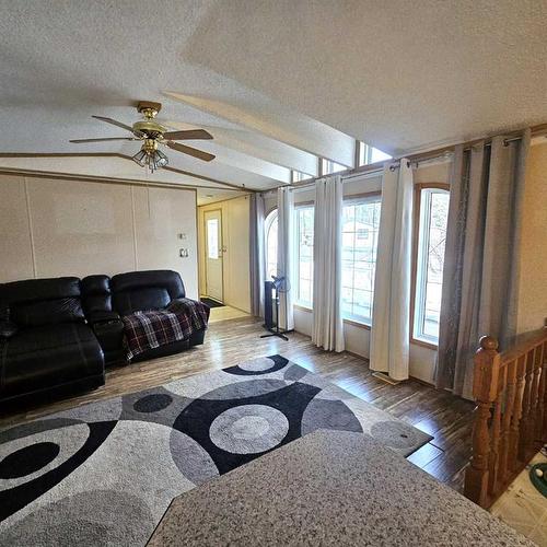 4001 6A Avenue, Edson, AB - Indoor Photo Showing Kitchen