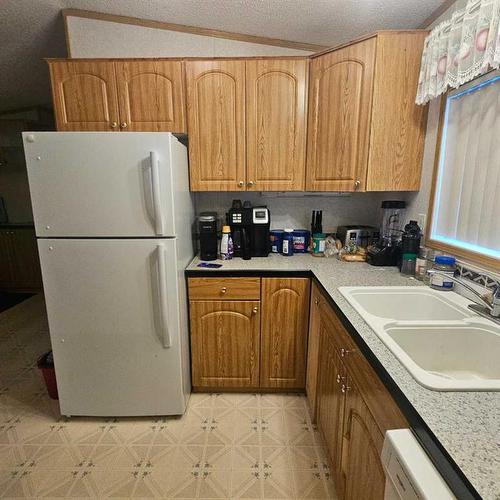 4001 6A Avenue, Edson, AB - Indoor Photo Showing Kitchen With Double Sink