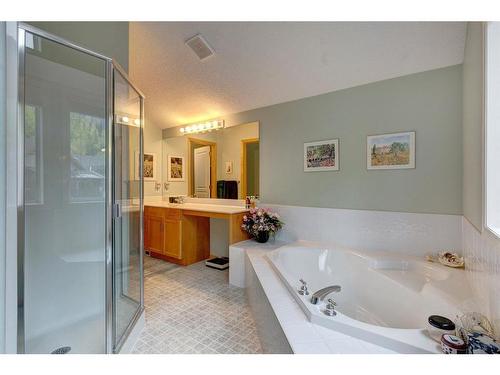 111 Morris, Canmore, AB - Indoor Photo Showing Bathroom