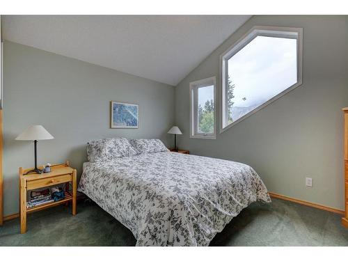 111 Morris, Canmore, AB - Indoor Photo Showing Bedroom