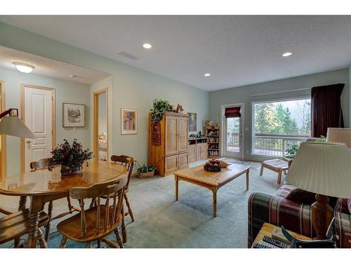 111 Morris, Canmore, AB - Indoor Photo Showing Living Room