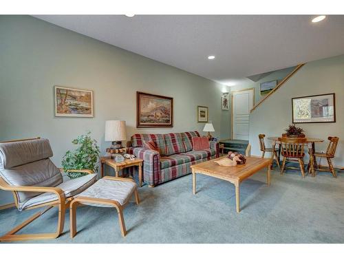 111 Morris, Canmore, AB - Indoor Photo Showing Living Room