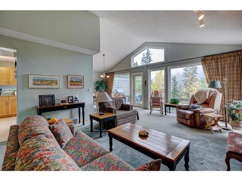 111 Morris, Canmore, AB - Indoor Photo Showing Living Room