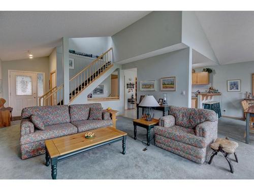 111 Morris, Canmore, AB - Indoor Photo Showing Living Room