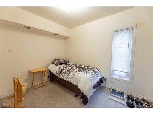 141 Sherwood Drive, Hinton, AB - Indoor Photo Showing Bedroom