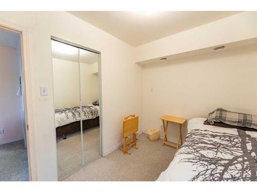 141 Sherwood Drive, Hinton, AB - Indoor Photo Showing Bedroom