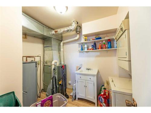 141 Sherwood Drive, Hinton, AB - Indoor Photo Showing Laundry Room