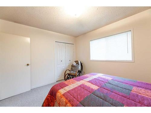 141 Sherwood Drive, Hinton, AB - Indoor Photo Showing Bedroom