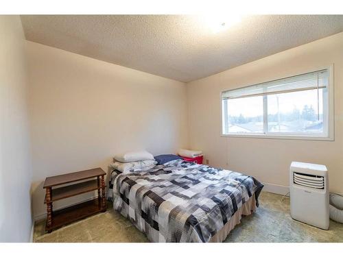 141 Sherwood Drive, Hinton, AB - Indoor Photo Showing Bedroom