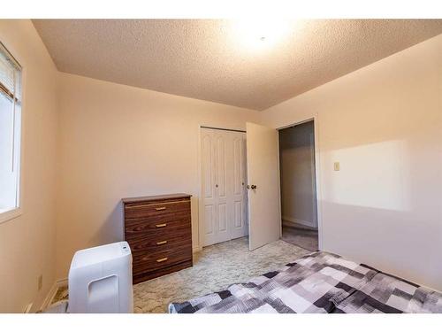 141 Sherwood Drive, Hinton, AB - Indoor Photo Showing Bedroom