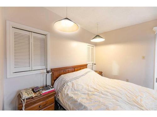 141 Sherwood Drive, Hinton, AB - Indoor Photo Showing Bedroom