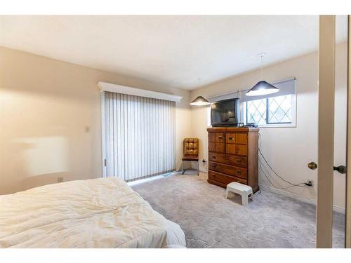 141 Sherwood Drive, Hinton, AB - Indoor Photo Showing Bedroom