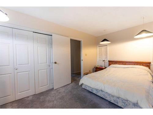 141 Sherwood Drive, Hinton, AB - Indoor Photo Showing Bedroom