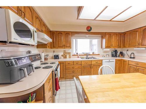 141 Sherwood Drive, Hinton, AB - Indoor Photo Showing Kitchen With Double Sink