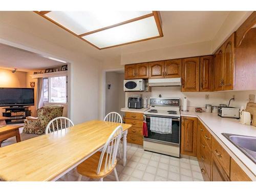 141 Sherwood Drive, Hinton, AB - Indoor Photo Showing Kitchen