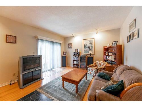 141 Sherwood Drive, Hinton, AB - Indoor Photo Showing Living Room