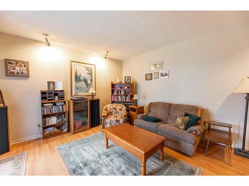 141 Sherwood Drive, Hinton, AB - Indoor Photo Showing Living Room