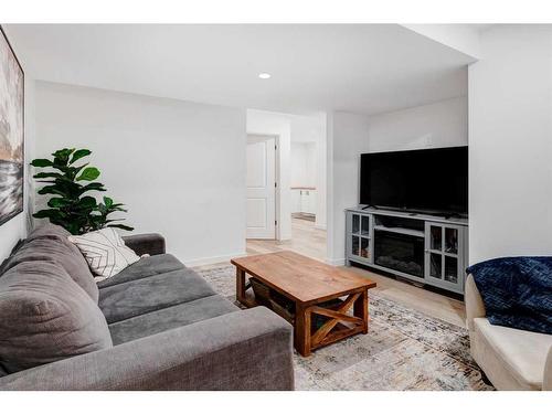 188 Emberside Hollow, Cochrane, AB - Indoor Photo Showing Living Room