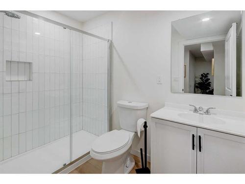 188 Emberside Hollow, Cochrane, AB - Indoor Photo Showing Bathroom