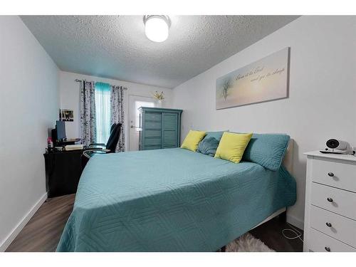 104-205 12 Avenue Sw, Slave Lake, AB - Indoor Photo Showing Bedroom