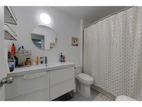 104-205 12 Avenue Sw, Slave Lake, AB - Indoor Photo Showing Bathroom