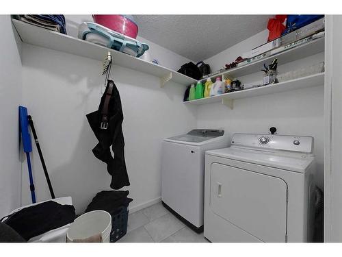 104-205 12 Avenue Sw, Slave Lake, AB - Indoor Photo Showing Laundry Room