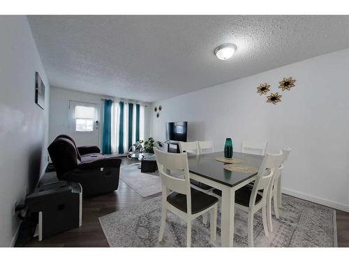 104-205 12 Avenue Sw, Slave Lake, AB - Indoor Photo Showing Dining Room