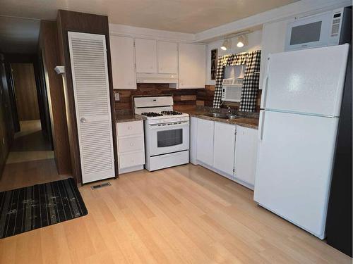 1217 Baptiste Drive, Athabasca, AB - Indoor Photo Showing Kitchen With Double Sink