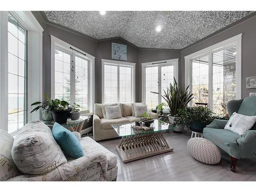 73080 Southshore Drive, Widewater, AB - Indoor Photo Showing Living Room