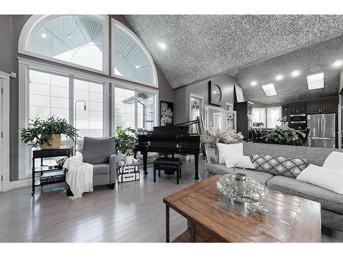 73080 Southshore Drive, Widewater, AB - Indoor Photo Showing Living Room