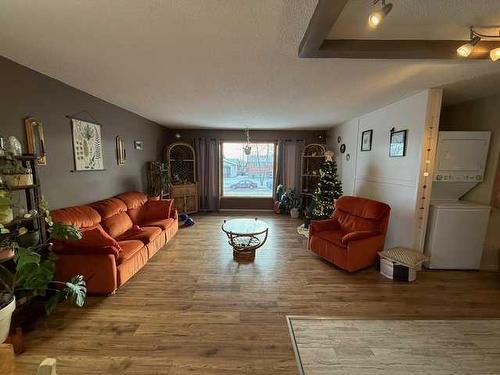 1302 54 Street, Edson, AB - Indoor Photo Showing Living Room