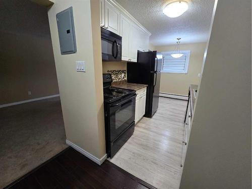 1-414 41 Street, Edson, AB - Indoor Photo Showing Kitchen