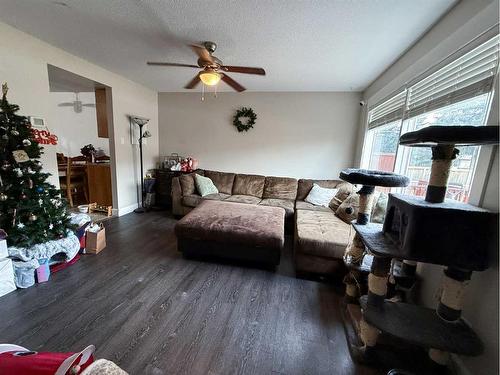 23-126 Hardisty Avenue, Hinton, AB - Indoor Photo Showing Living Room