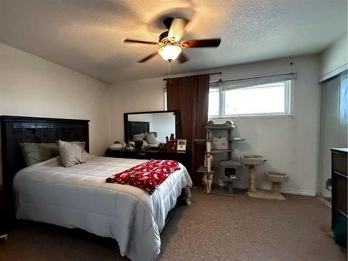 23-126 Hardisty Avenue, Hinton, AB - Indoor Photo Showing Bedroom