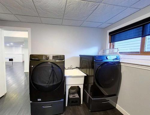 1510 42 Street, Edson, AB - Indoor Photo Showing Laundry Room