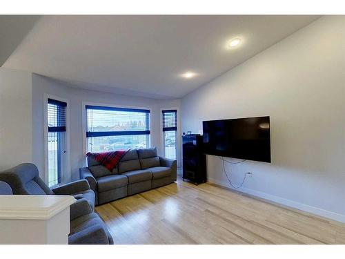 1510 42 Street, Edson, AB - Indoor Photo Showing Living Room