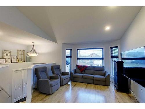 1510 42 Street, Edson, AB - Indoor Photo Showing Living Room