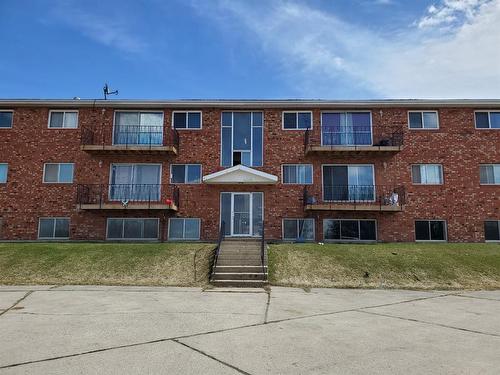 611 3 Ave, Fox Creek, AB - Outdoor With Facade