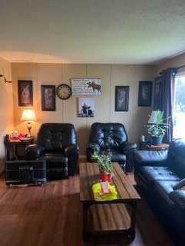 26/26A Whitecourt Avenue, Whitecourt, AB - Indoor Photo Showing Living Room