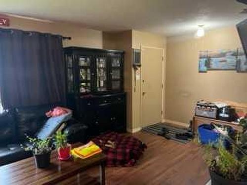 26/26A Whitecourt Avenue, Whitecourt, AB - Indoor Photo Showing Other Room