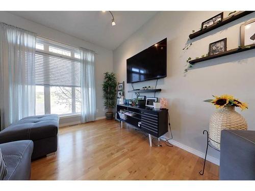 119-116 6 Ave Ne, Slave Lake, AB - Indoor Photo Showing Living Room