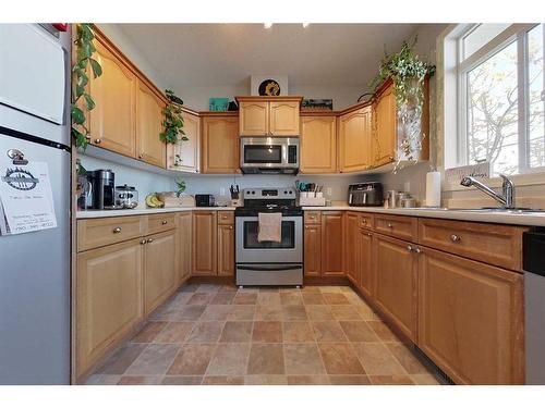 119-116 6 Ave Ne, Slave Lake, AB - Indoor Photo Showing Kitchen