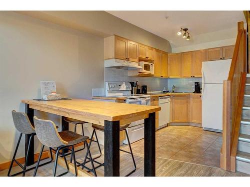 314-109 Montane Road, Canmore, AB - Indoor Photo Showing Kitchen