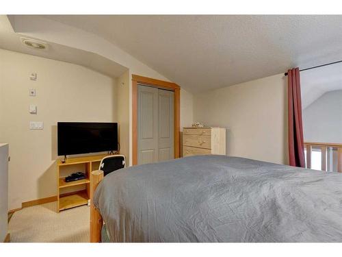 314-109 Montane Road, Canmore, AB - Indoor Photo Showing Bedroom